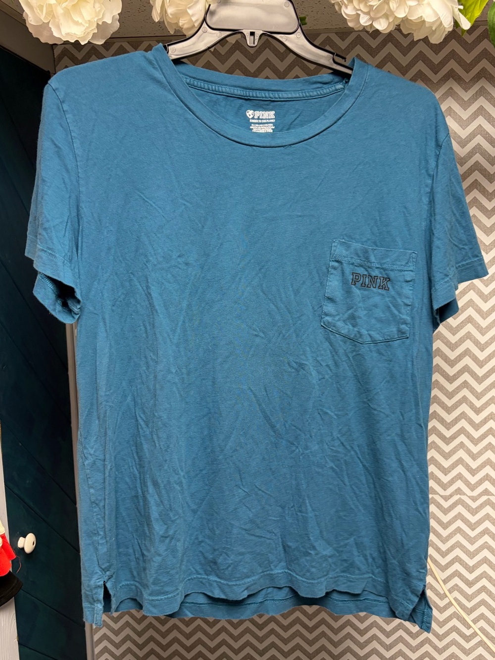 PINK Victoria's Secret Teal Short Sleeve Pocket Tee w Lab Puppy Logo